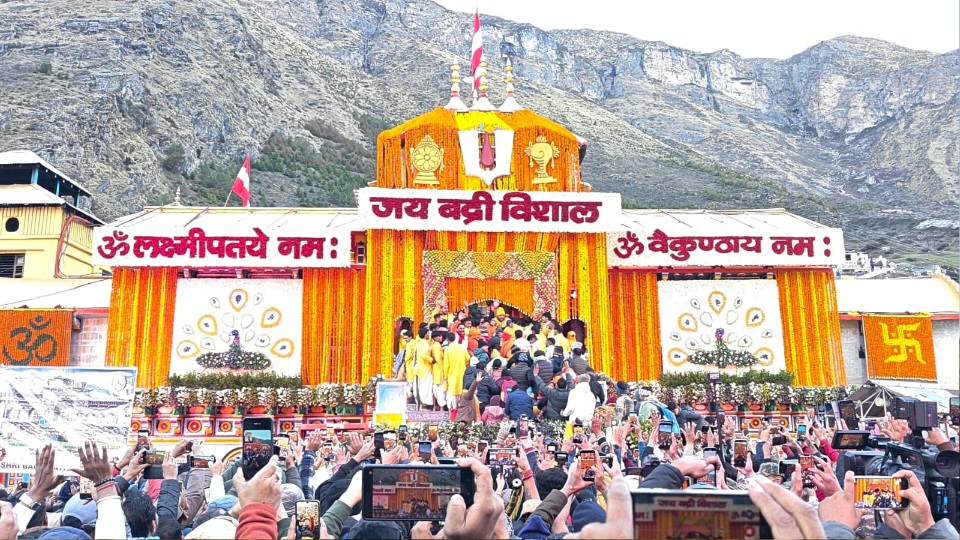 बद्रीनाथ में बना आस्था का नया कीर्तिमान, धाम में पहली बार पहुंचे 17.79 लाख से अधिक श्रद्धालु। 