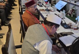 सतपाल महाराज ने राज्य में चल रही, जल संसाधन विकास की प्रगति से करवाया अवगत।
