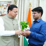 फ्लाइंग कार बनाने वाले रवि टमटा मिले सीएम धामी से, स्टार्टअप को सरकारी मदद के निर्देश। 