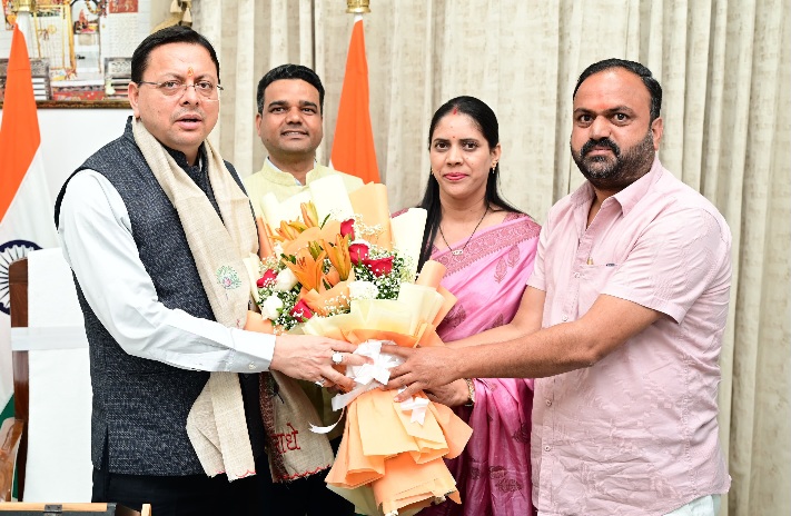 जिला सहकारी बैंक के नवनिर्वाचित पदाधिकारियों ने, मुख्यमंत्री पुष्कर धामी से की शिष्टाचार भेंट।