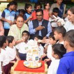 कैबिनेट मंत्री रेखा आर्या ने राजकीय शिशु सदन के बच्चों के साथ, केक काटकर मनाया सीएम धामी का जन्मदिन, बच्चों ने अपने मामा के दीर्घायु जीवन की कामना की।