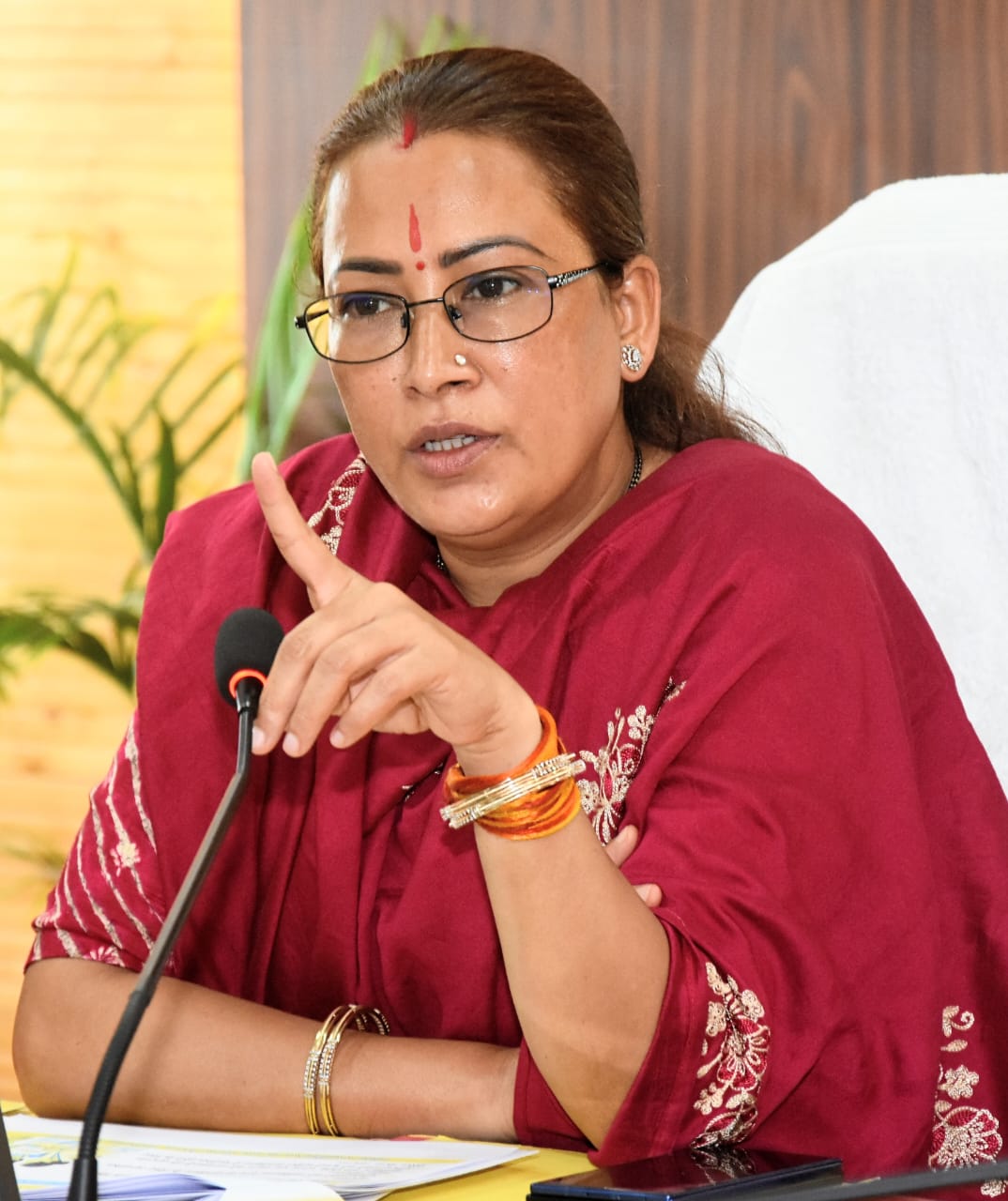 मंत्री रेखा आर्या ने “आंगन का मिलन”कार्यक्रम की समीक्षा कर, अधिकारियो को दिए आवश्यक दिशा निर्देश।