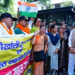 मुख्यमंत्री धामी ने नेपाल आपदा राहत सहायता दल को हरी झंडी दिखाकर किया रवाना।