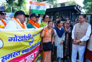 मुख्यमंत्री धामी ने नेपाल आपदा राहत सहायता दल को हरी झंडी दिखाकर किया रवाना।