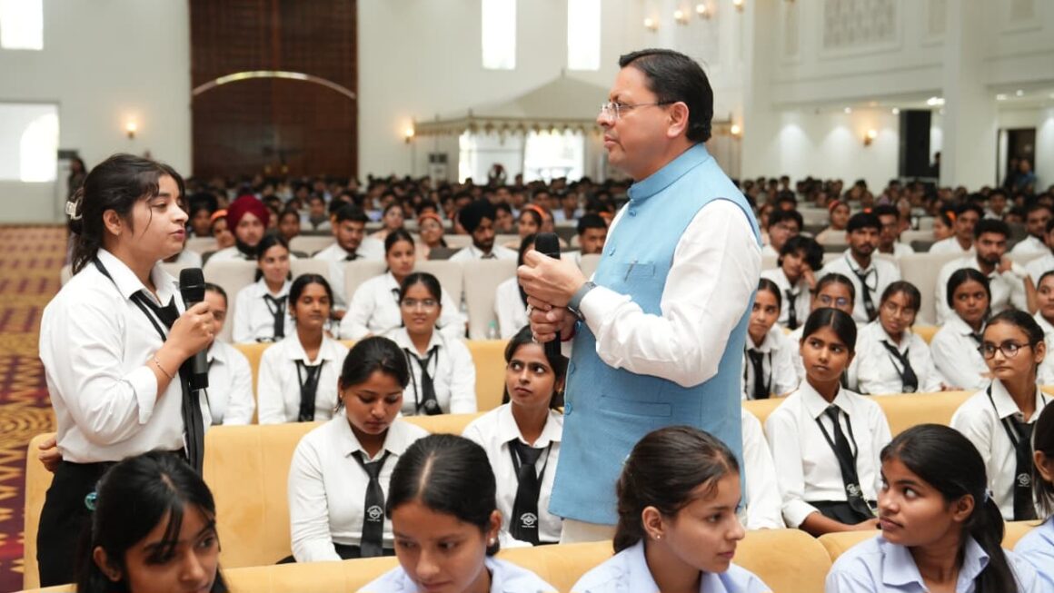 युवाओं को राज्य में ही मिलेंगे रोजगार और शिक्षा के अवसर, पलायन रोकने पर सरकार का जोर, मुख्यमंत्री धामी।