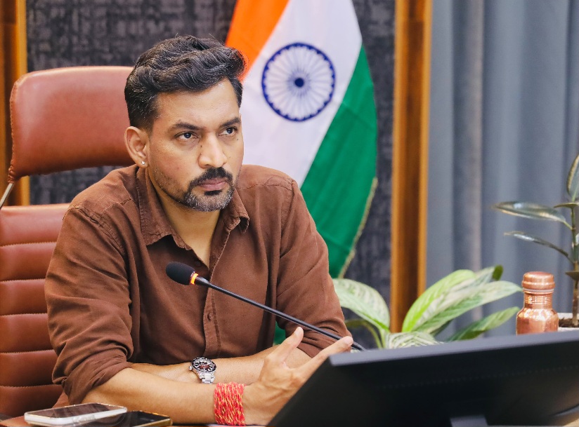 जिला प्रशासन के प्रयासों से, 112 ड्रॉपआउट छात्राओं को स्कूल में मिला दाखिला।