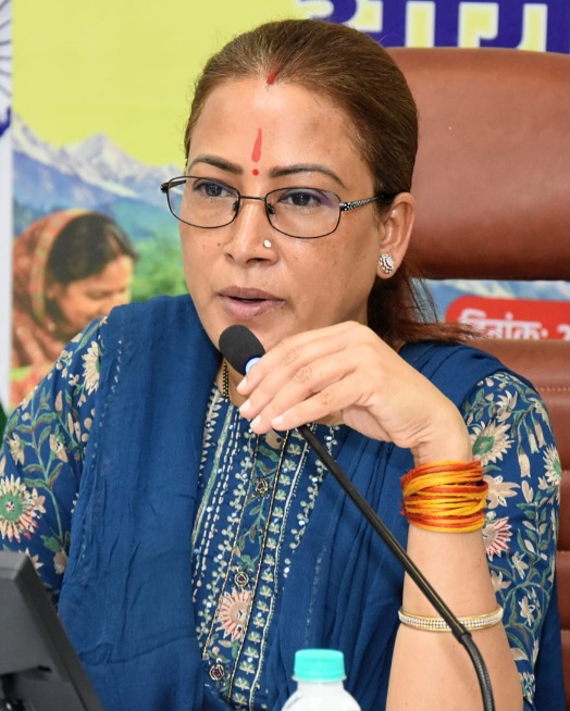 आंगन का मिलन” कार्यक्रम को महज कार्यक्रम नहीं, जनसेवा के महत्वपूर्ण अभियान के रूप में लें अधिकारी, रेखा आर्या।