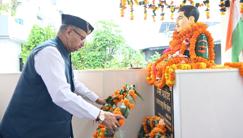 अशोक चक्र शहीद हवलदार बहादुर सिंह बोहरा को, सैनिक कल्याण मंत्री गणेश जोशी ने दी श्रद्धांजलि।