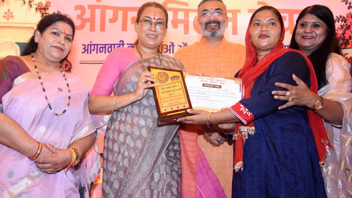 आंगनबाड़ी केंद्र है बच्चों के भविष्य की बुनियाद रखने का प्रथम आयाम, रेखा आर्या।
