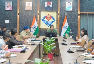 सीएम हेल्पलाइन की 36 से 180 दिन तक लंबित शिकायतों पर, डीएम डॉ0 आशीष चौहान हुए सख्त।