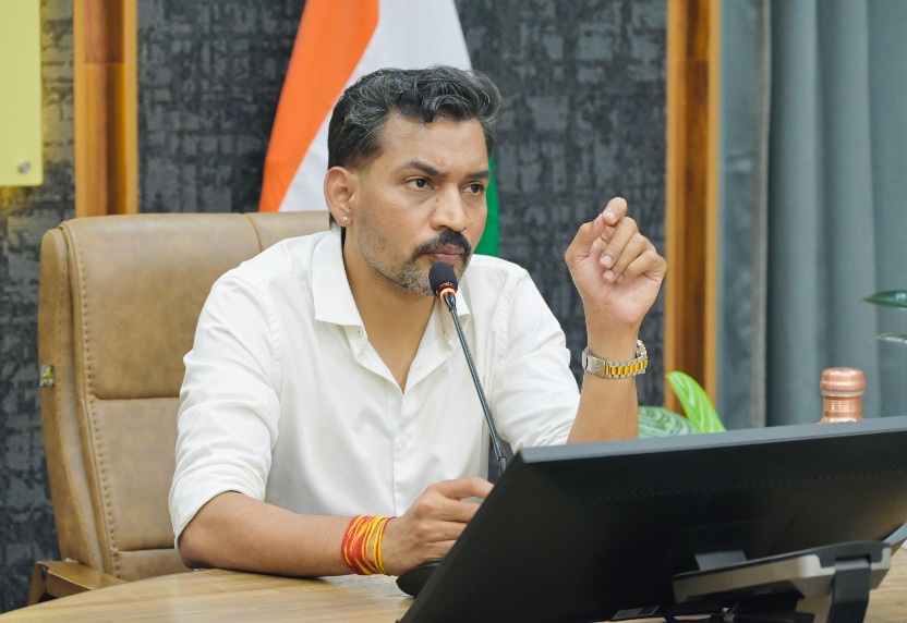 बारिश से क्षतिग्रस्त सड़कों को लेकर प्रशासन सख्त, देहरादून के प्रमुख एवं आंतरिक मार्गों का होगा स्थलीय निरीक्षण।