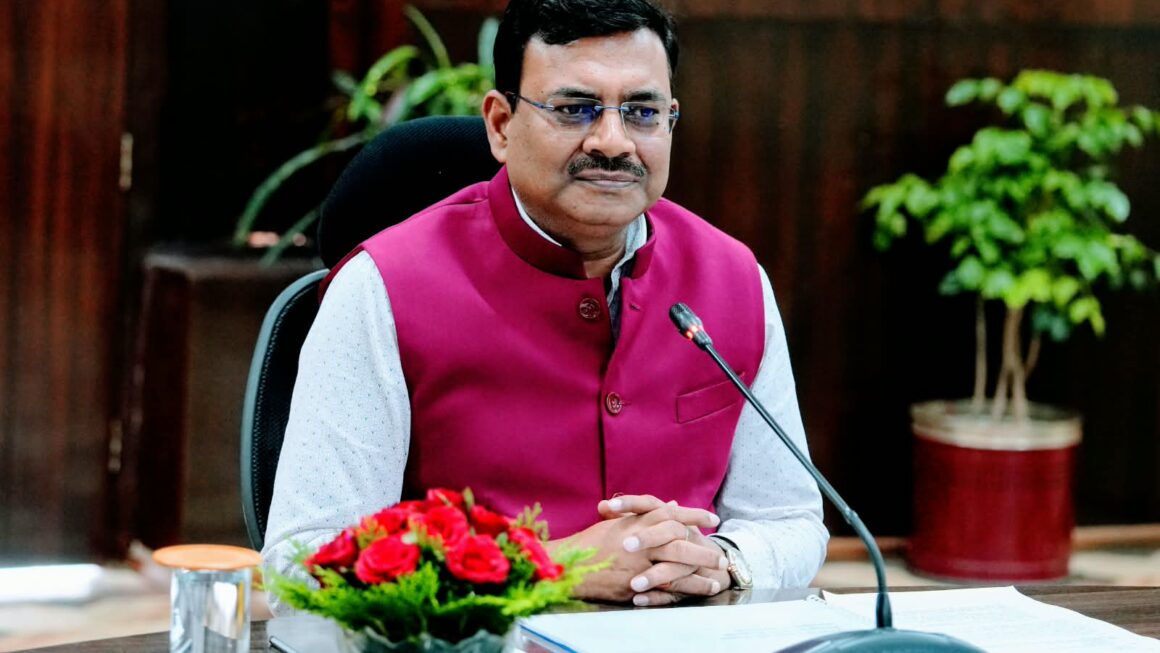 मुख्य सचिव ने की 25 बिंदु कार्यक्रम की समीक्षा की, डीएम हर माह अपने जिले में 25 बिंदु कार्यक्रम की करेंगे समीक्षा।