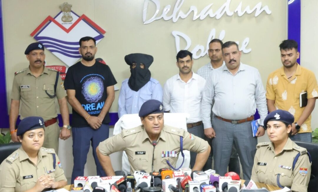 रायपुर में बुजुर्ग महिला की हत्या का, 12 घंटे में खुलासा, नौकर ही निकला हत्यारा। 