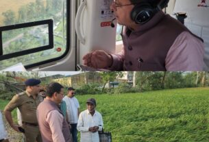 सीएम धामी ने ओलावृष्टि के कुछ ही समय बाद, प्रभावित क्षेत्रों का हवाई सर्वेक्षण कर बाजपुर में उतरकर किया स्थलीय निरीक्षण।