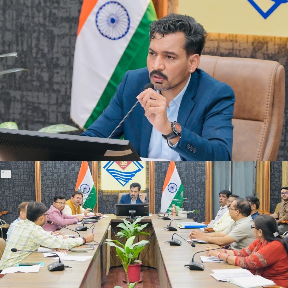 देहरादून के दूरस्थ इलाकों में विधानसभा चुनाव से पहले, सभी शैडो एरिया में नेटवर्क पहुंचाने के डीएम ने दिए सख्त निर्देश।