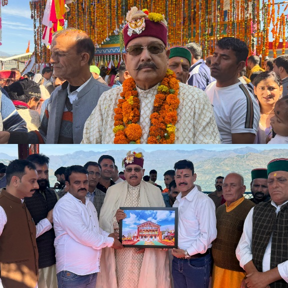 संस्कृति मंत्री महाराज सिमोग में दशहरा पर्व समारोह में हुए  शामिल, शिलगुर विजट महाराज के दर्शन कर की पूजा अर्चना।