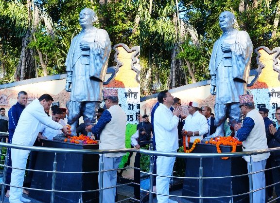 मुख्यमंत्री धामी ने सरदार वल्लभभाई पटेल की प्रतिमा पर पुष्पांजलि अर्पित कर दी श्रद्धांजलि।