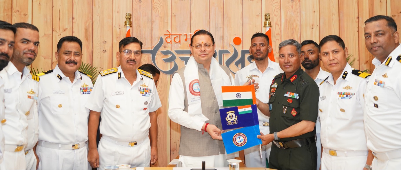 माउंट मुकुट ईस्ट का ऐतिहासिक आरोहण कर लौटे, भारतीय तटरक्षक बल एवं एचएमआई के संयुक्त अभियान दल का मुख्यमंत्री धामी ने किया फ्लैग-इन।