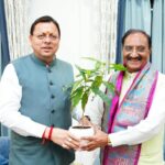 मुख्यमंत्री पुष्कर धामी से, पूर्व केंद्रीय मंत्री डॉ. रमेश पोखरियाल ‘निशंक’ ने की शिष्टाचार भेंट।
