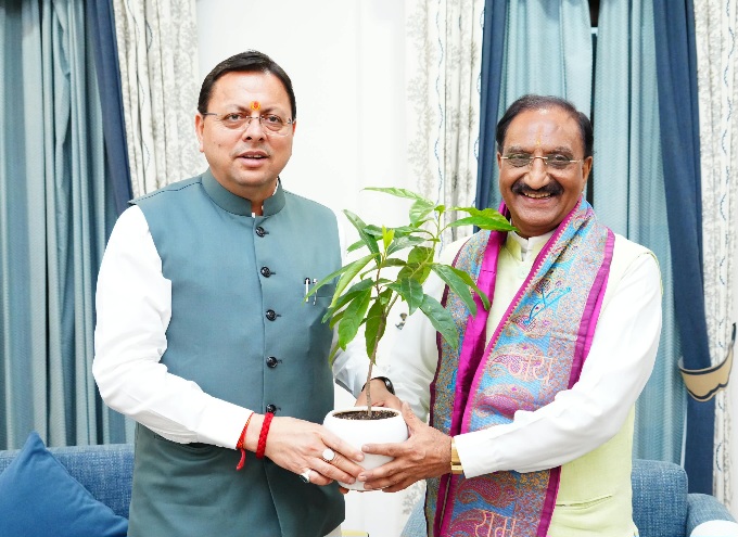 मुख्यमंत्री पुष्कर धामी से, पूर्व केंद्रीय मंत्री डॉ. रमेश पोखरियाल ‘निशंक’ ने की शिष्टाचार भेंट।