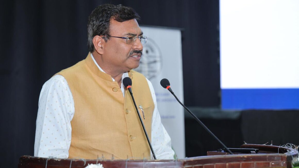 हिमालयी क्षेत्रों की चुनौतियों के समाधान में एआई की महत्वपूर्ण भूमिका, मुख्य सचिव।
