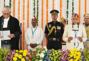 डॉ. ढाल सिंह बिसेन ने ली उत्तराखण्ड के राज्यपाल पद की शपथ।
