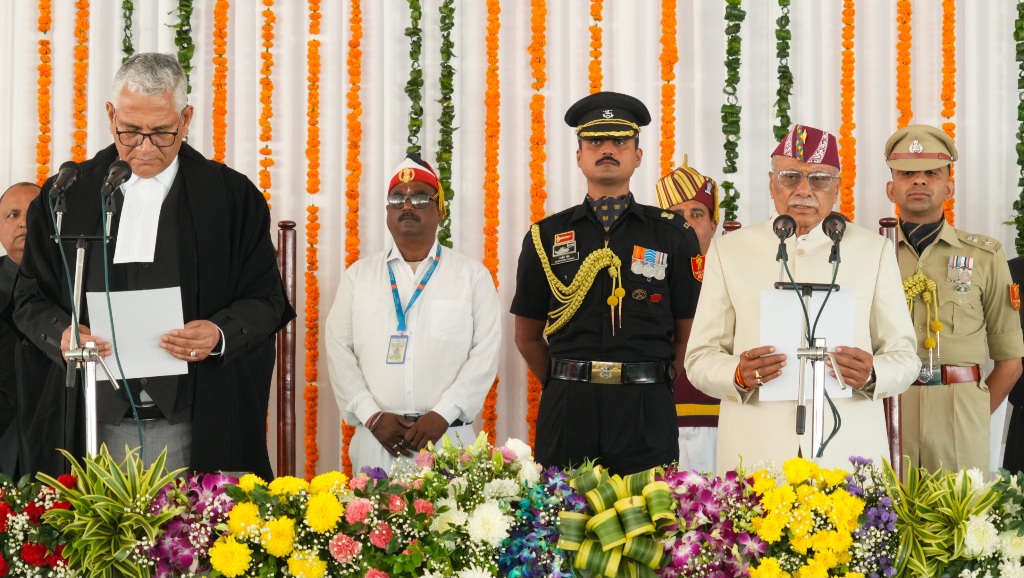 डॉ. ढाल सिंह बिसेन ने ली उत्तराखण्ड के राज्यपाल पद की शपथ।