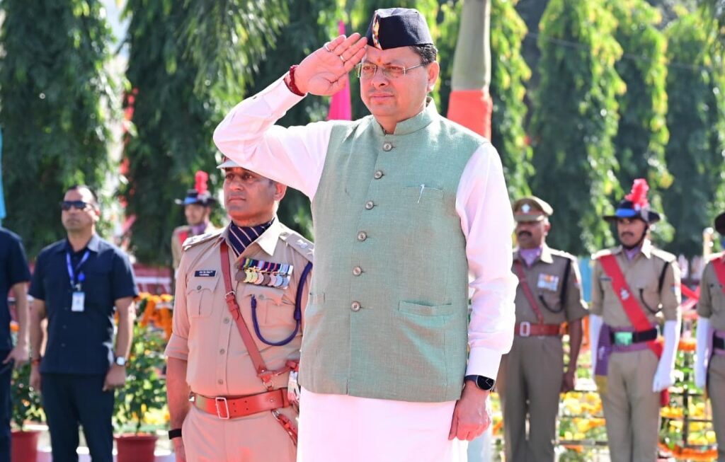 मुख्यमंत्री ने पुलिस स्मृति दिवस पर, शहीद जवानों को दी श्रद्धांजलि, परिजनों को किया सम्मानित।