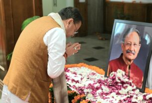 मुख्यमंत्री धामी ने विधानसभा में, पूर्व मुख्यमंत्री स्वर्गीय मेजर जनरल भुवन चन्द्र खण्डूड़ी को दी भावभीनी श्रद्धांजलि।