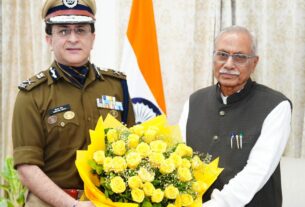 राज्यपाल डॉ. ढाल सिंह बिसेन से, लोक भवन में डीजीपी दीपम सेठ ने की शिष्टाचार भेंट।