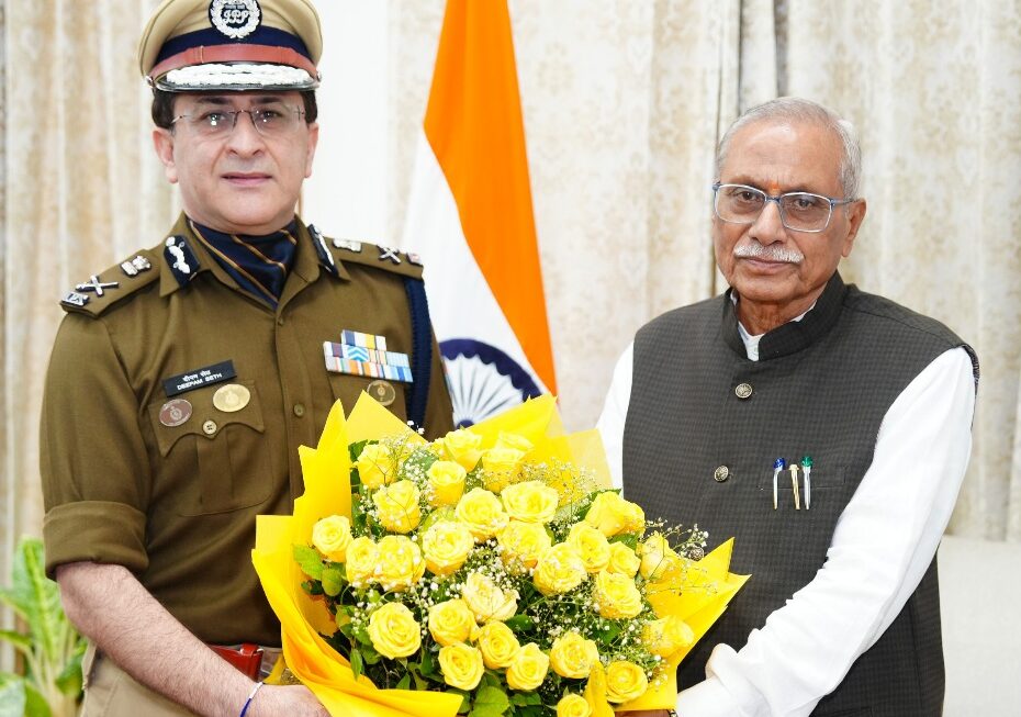 राज्यपाल डॉ. ढाल सिंह बिसेन से, लोक भवन में डीजीपी दीपम सेठ ने की शिष्टाचार भेंट।