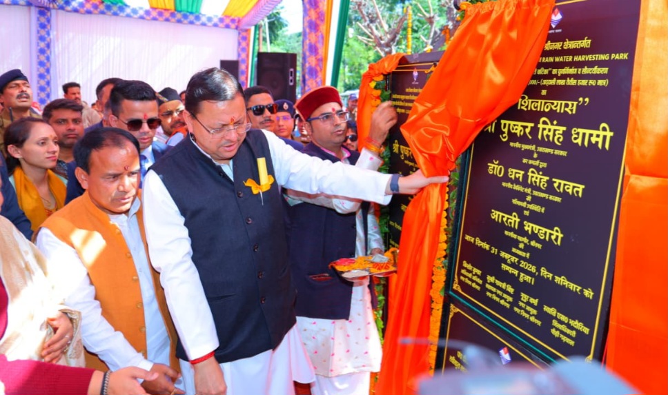 मुख्यमंत्री के स्वागत को सड़कों पर उमड़ा जनसैलाब, श्रीनगर को करोड़ों के विकास कार्यों की दी सौगात।